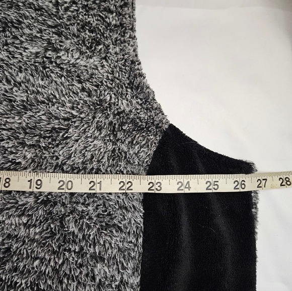 Jason Maxwell Womens Gray And Black Zip Up Furry Vest Size 3X - Picture 8 of 10